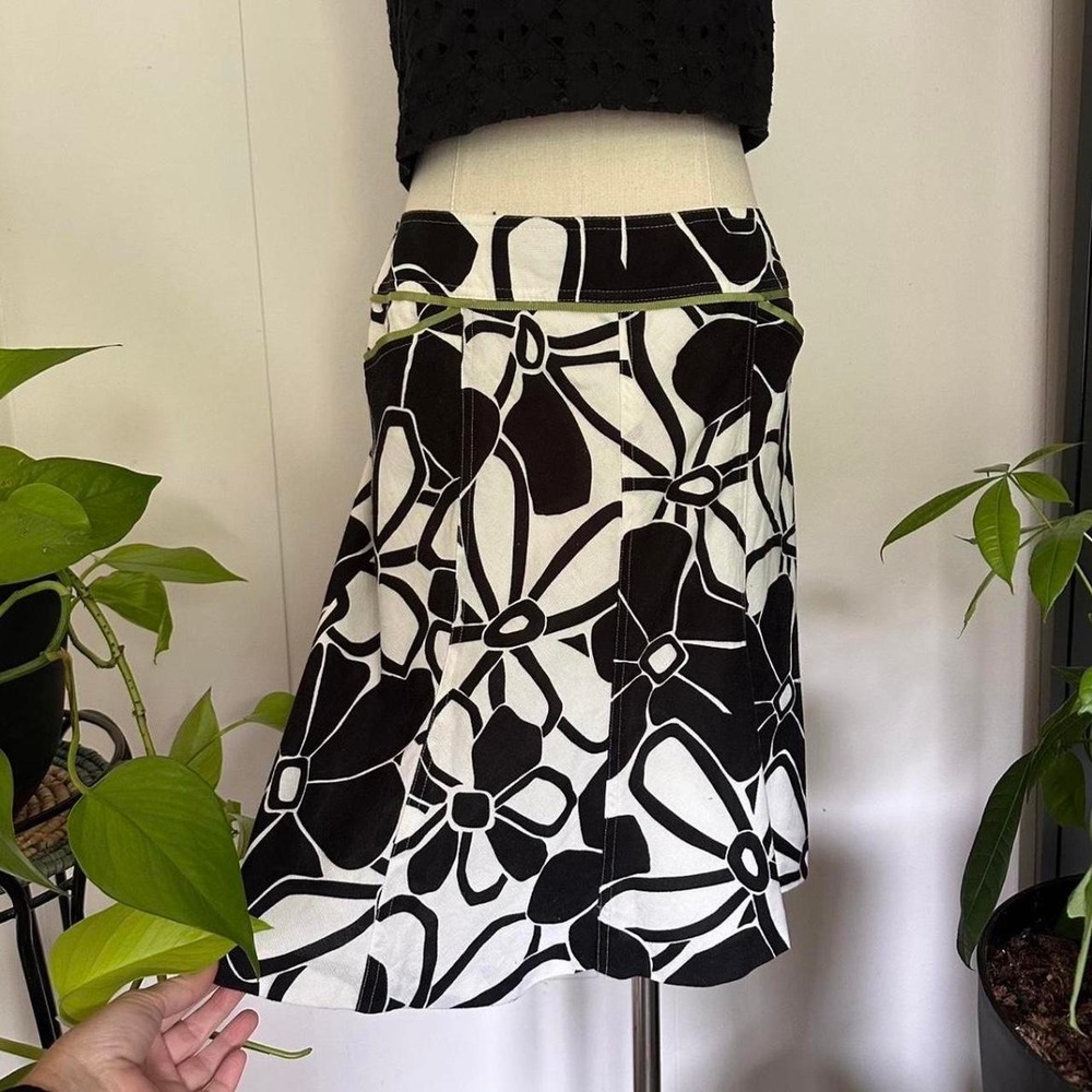 Ann Taylor Petites Black White Graphic Floral Midi Skirt Green Trim Pockets 8P